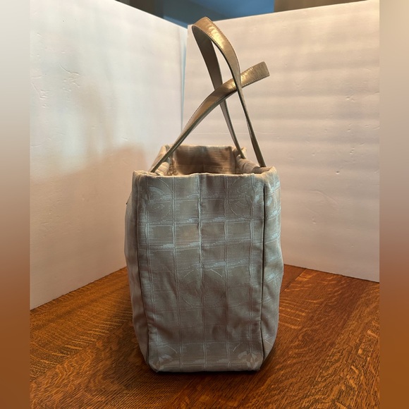 🌸Host Pick!🌸 Chanel Authentic Travel Ligne Tote Vintage Beige - Picture 5 of 15